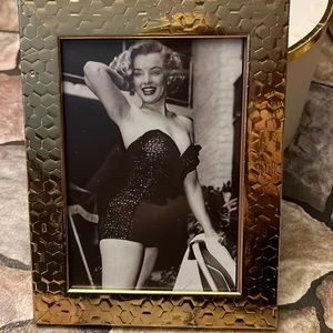 New 5 x 7 black-and-white picture of Marilyn Monroe in vintage bathing suit